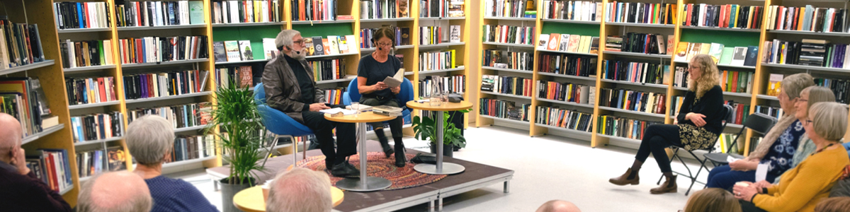 Forfattarmøte under arrangementet «Mauren i mold» på biblioteket.  Forfattar Kjersti Kollbotn i samtale med Ove Eide. Foto: Marie Haugen