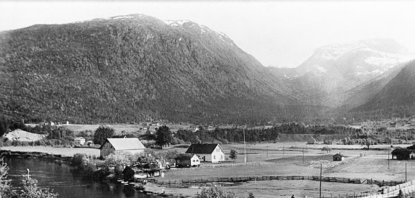 Eldre landskapsbilete frå Sandane